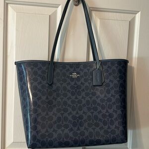 Coach City Tote, SALE🔥NWT!Handbag Large Msrp:$398, $125 FIRM ‼️Sig C in blue 🌀